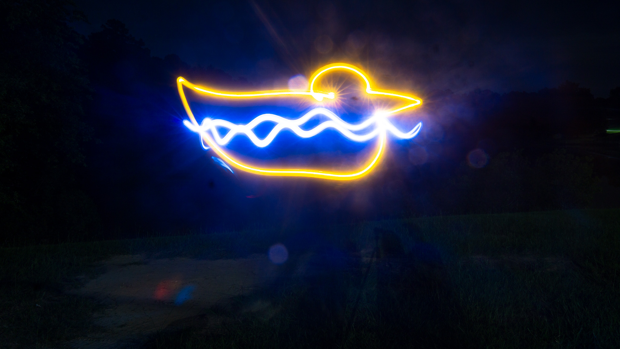 Light painting: yellow and blue duck with wave